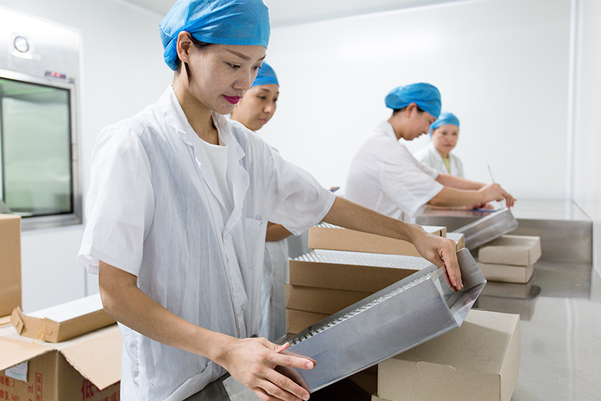 9.排瓶女工們.jpg 9.排瓶女工們.jpg